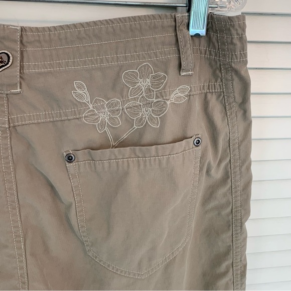 Kuhl Mountain Culture Women's 10 Khaki Capris Cropped Pants Embroidered Outdoor - Picture 7 of 16